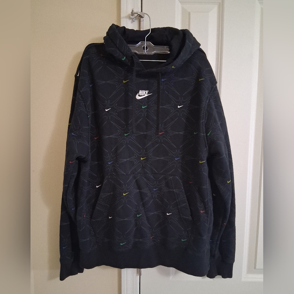 Nike Black Hoodie with Multicolor Accents SzM